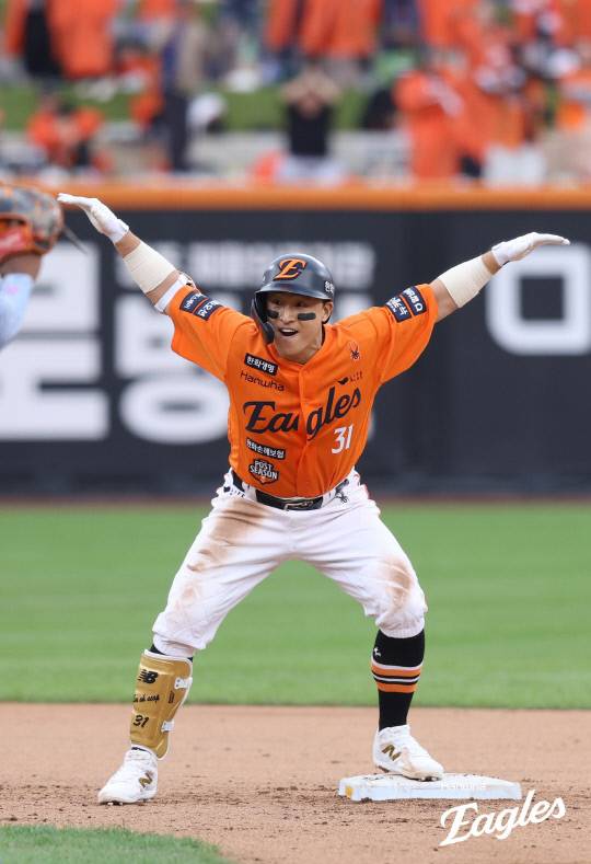 FA 시장은 조용한데, 왜 한화만 계약이 안 풀릴까