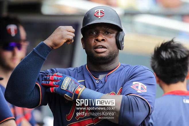 아시아 야구계가 놀랄 소식…193cm 123kg ML 164홈런 거포, 일본 구단 계약했다