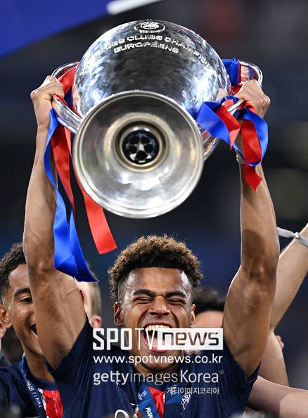 '아뿔싸' 벤치벤치벤치벤치벤치 이강인 앉힌 장본인 돌아왔다...PSG 골든보이 두에 부상 복귀 후 득점포 가동