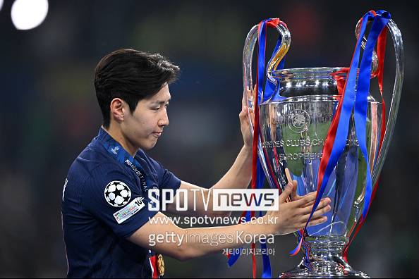'아뿔싸' 벤치벤치벤치벤치벤치 이강인 앉힌 장본인 돌아왔다...PSG 골든보이 두에 부상 복귀 후 득점포 가동