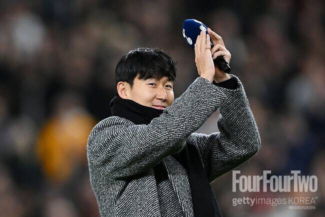 ‘손흥민 왔는데 15,000석 텅텅’ 매진 실패할 만했다…“토트넘 시즌권 소지자도 12만 원 더 내라 하더라”