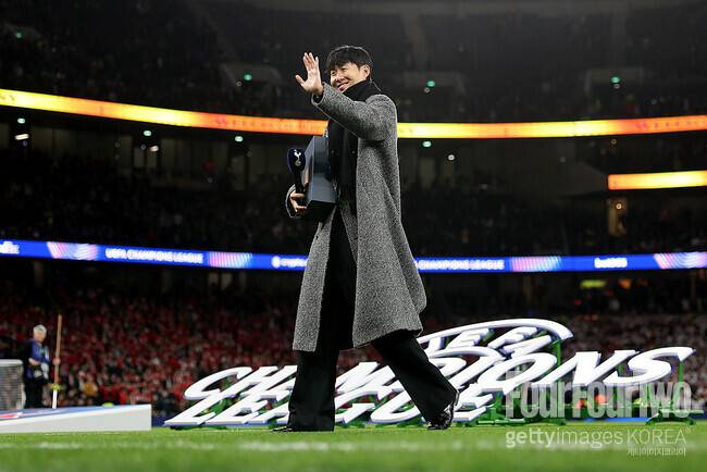 ‘손흥민 왔는데 15,000석 텅텅’ 매진 실패할 만했다…“토트넘 시즌권 소지자도 12만 원 더 내라 하더라”