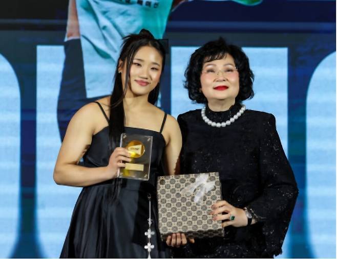 안세영, 선수들이 뽑은 '올해의 선수상'까지 2관왕...