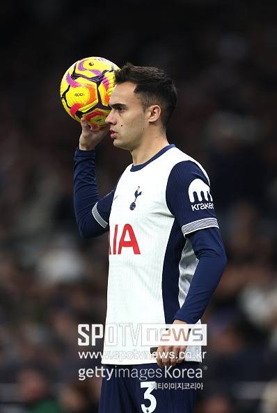 [오피셜] “손흥민은 내 우상” 미국 진출 확정…‘창단 첫 MLS컵 우승’ 메시 품에 안긴다, 레길론 토트넘 방출→인터 마이애미 전격 이적