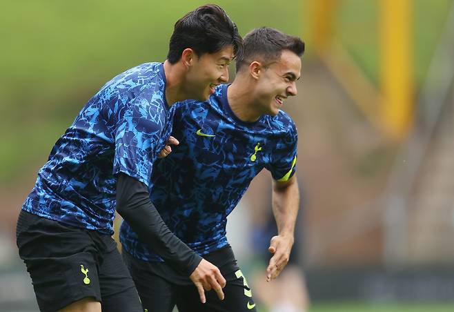 [오피셜] ‘흥민이 형, 나도 MLS 왔어’ 토트넘서 한솥밥 먹었던 레길론, 메시의 인터 마이애미 입단…내년 개막전서 SON과 ‘한 판 승부’