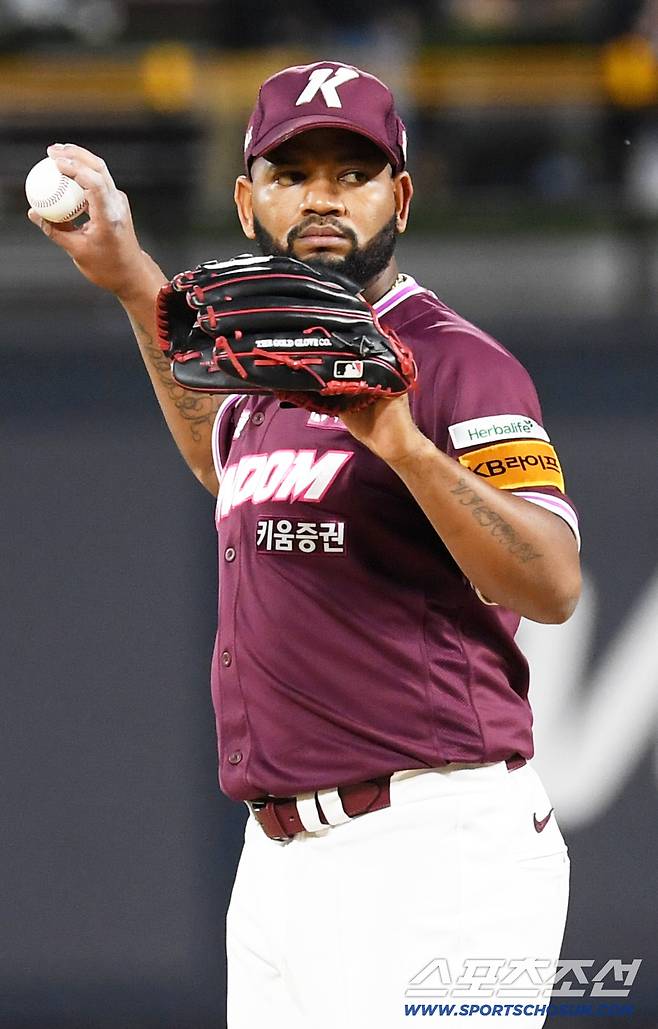 키움 횡재, 20승 에이스 알칸타라 단돈 90만달러 재계약...논란의 가나쿠보도 확정 [공식발표]