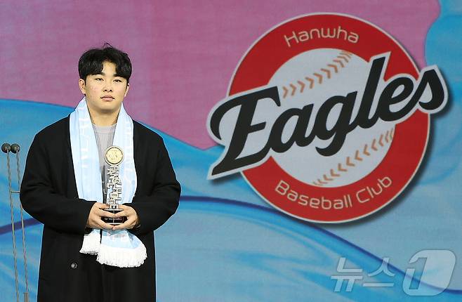 커리어 하이 찍은 한화 문현빈, 내년 연봉은?…최대 3억원대도 가능