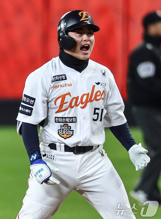 커리어 하이 찍은 한화 문현빈, 내년 연봉은?…최대 3억원대도 가능