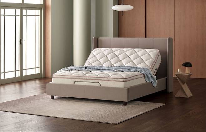 “나의 형제 지환에게”…폰세, 통역에게 ‘1200만원 침대’ 통 크게 남기고 떠났다 [SS비하인드]