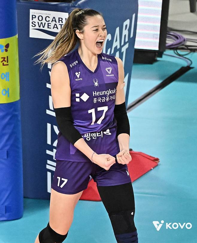 '서브 폭격 → 4세트 대역전' 천적이다…흥국생명, 최하위 정관장 잡고 연패 탈출[대전 리뷰]