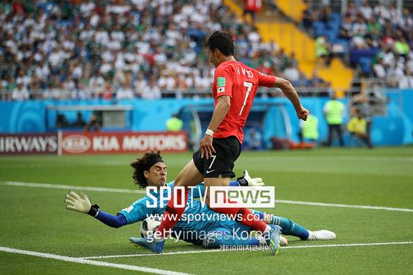 '韓 축구 절망적 소식' 멕시코 A매치 152경기 뛴 거미손 GK 대표팀 복귀 가능성 열렸다...