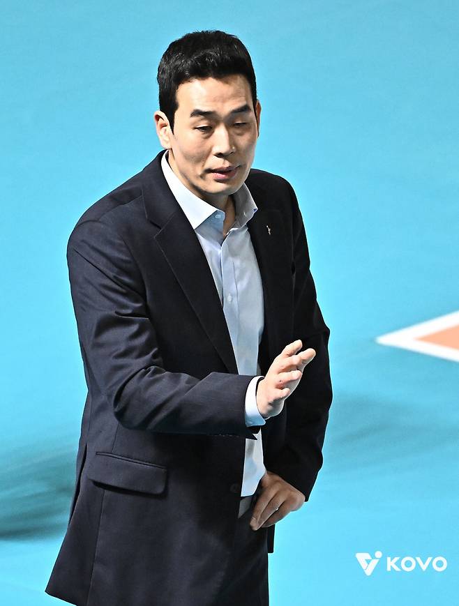 고개를 들지 못한 최하위팀 감독