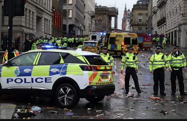 “징역 21년 6개월 선고”… 리버풀 우승 퍼레이드서 군중 향해 차량으로 돌진한 가해자, 결국 중형