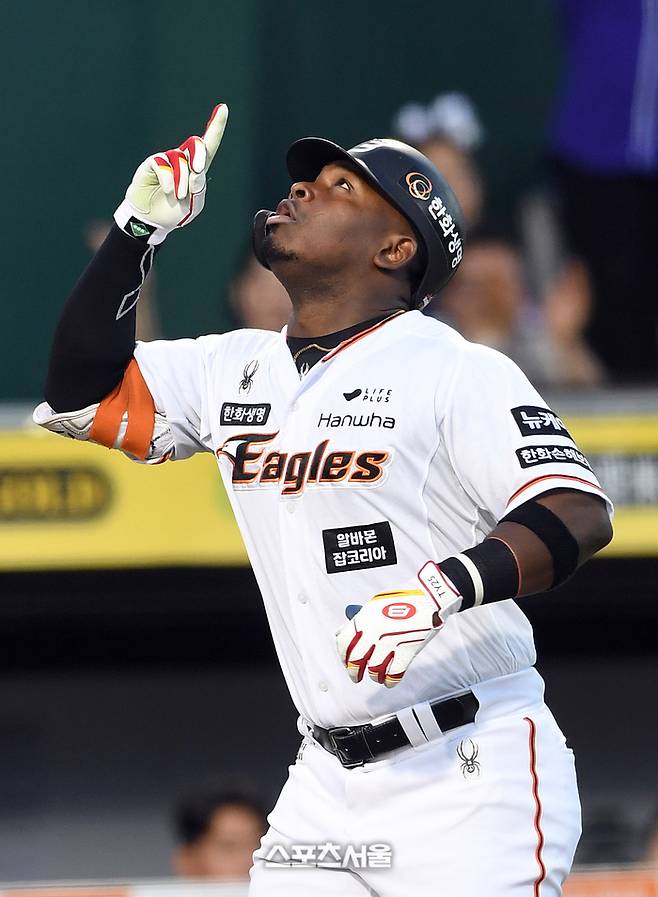 눈앞에서 우승, 가을야구 놓친 한화-KT→외국인 전원 교체, 2026시즌 운명은? [SS포커스]