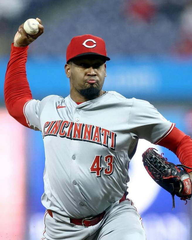 다저스에서 짤린 디아즈, 텍사스와 메이저 계약…형 에드윈에 이어 새 둥지 찾았다