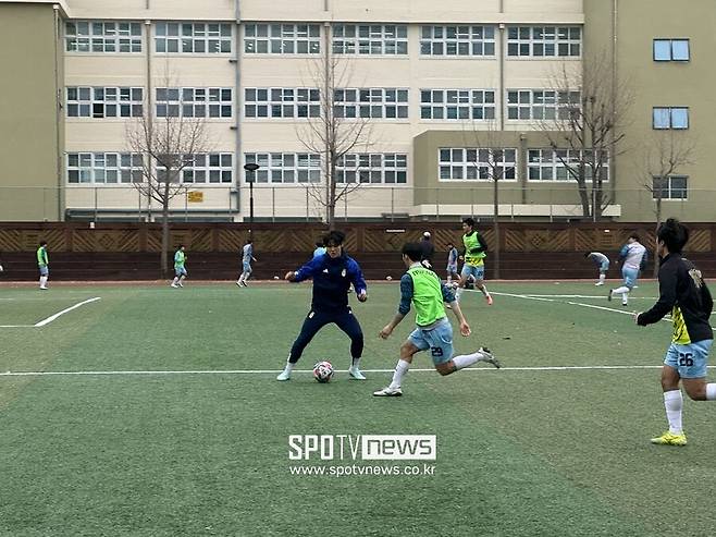 [단독] '한국인 9호 라리가 진출' 도전, 韓 미드필더 미래 이영웅 '동래고→스페인 1부 팀 직행' 이적 확정