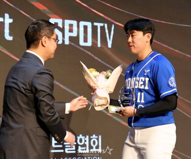 '교원 자격증 들고 NC행' 연세대 윤성환