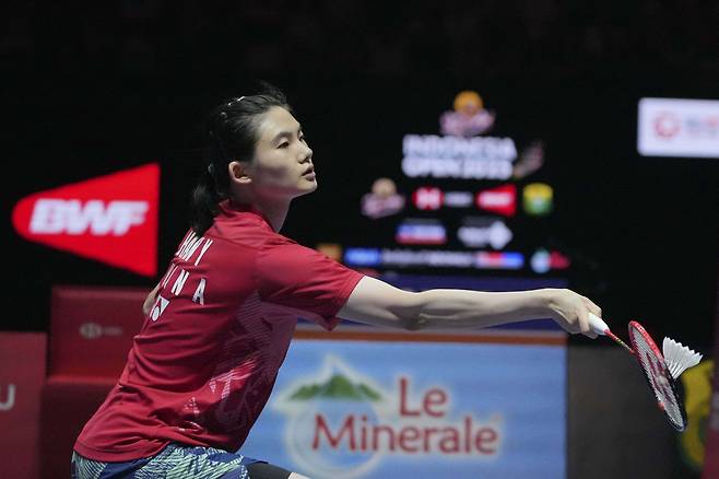 ‘이번에는 안세영을 이길 수 있을까’ 왕즈이, 한웨와 중중전서 35분 만에 2-0 압승, 파이널스 ‘굿스타트’