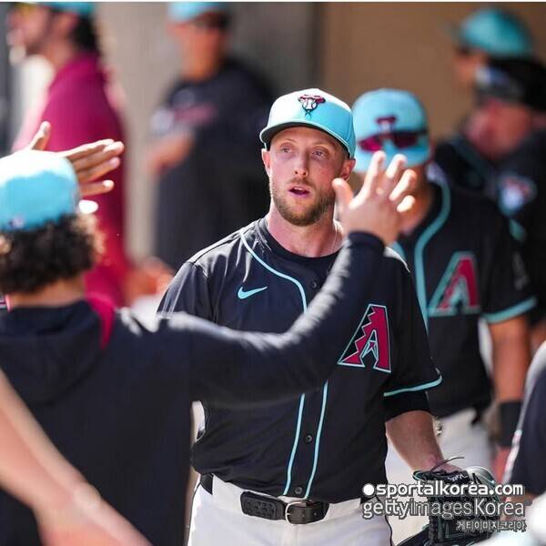 설마 다저스였나...아니면 이정후의 샌프란시스코? KBO 출신 켈리, 서부 팀으로부터 740억 제안 받아