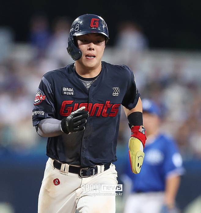 이래서 롯데가 추락했구나…타선 핵심 4총사 홈런 반토막, 2군 홈런왕 1명보다 적었다 '내년에는 반등 필수'