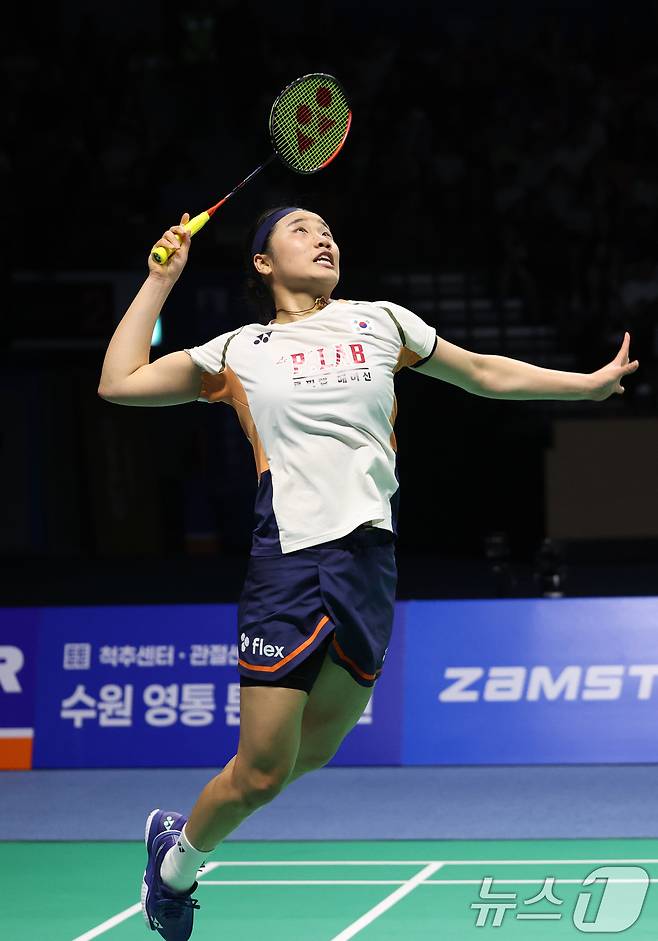 왕중왕전도 승승장구 안세영, 미야카지에 2-0 완승…4강 확정