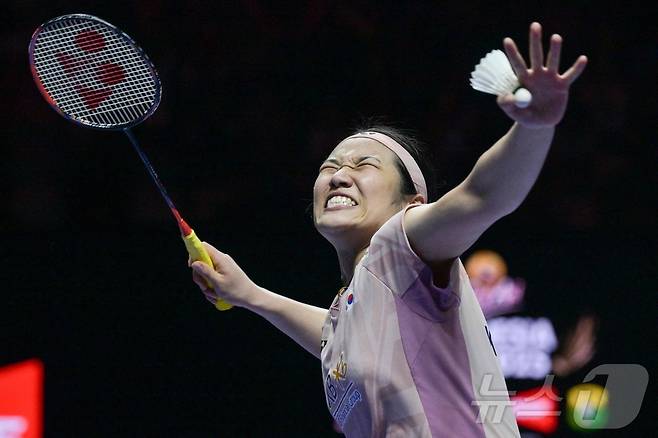 왕중왕전도 승승장구 안세영, 미야카지에 2-0 완승…4강 확정