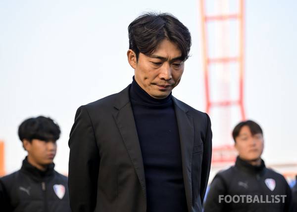 '축구만 잘하면 되는' 수원, '축구 잘하는 감독' 이정효 쟁탈전 승리로 명문 부활 신호탄 쏠까