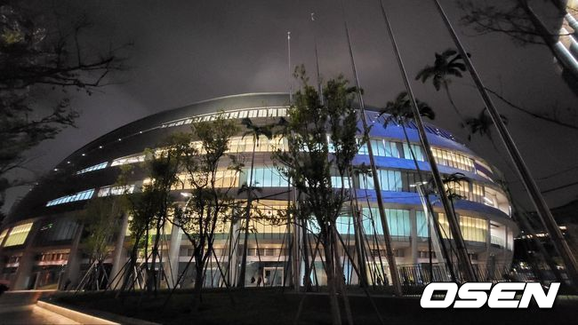 도쿄돔 뛰어넘는 서울돔 탄생인가...정부 5만석 돔구장 건립추진에 야구계 환영, 잠실구장은 부지가 걸림돌인가