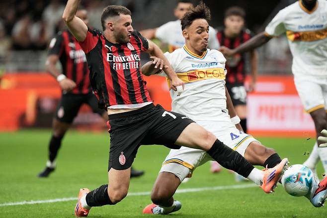 '한국 월드컵 상대' 멕시코 큰일났다, AC밀란 스트라이커 수술대 올라 '비상'...2025년 부진 탈출 실패