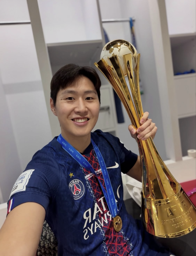 참고 참았던 이강인, 드디어 해냈다…‘6관왕 대역사’ PSG 베스트11 한자리 당당히 차지
