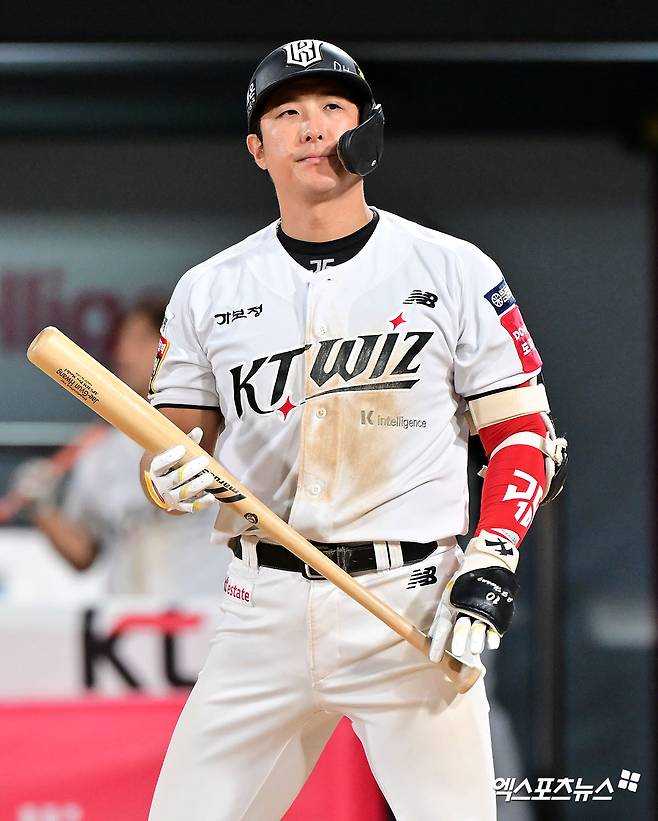 '이럴 수가' 황재균 깜짝 현역 은퇴 발표! KT FA 잔류 계약 불발→20년 프로 생활 마무리 [공식 발표]