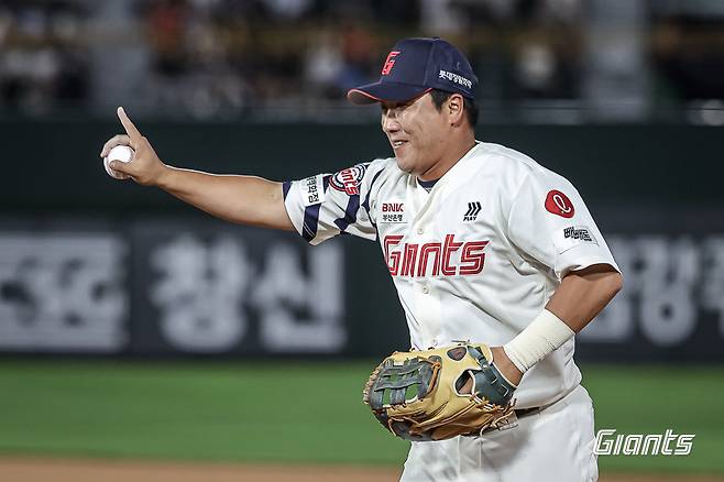 치열하게 뛰다 그라운드 떠다는 정훈 “코치직 제안 받고, 아직 이르다 생각…돌이켜보면 참 애썼다”[스경X인터뷰]