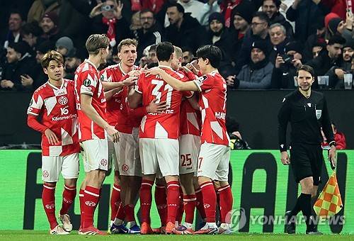 '한국의 10번' 이재성, 마인츠 120년사 새 역사 쓰다…1AS+PK 유도 맹활약으로 UECL 16강행 견인