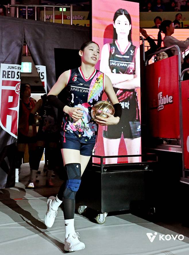 '김연경 제자' 정관장 인쿠시, GS전 선발 출격해 여자배구 데뷔