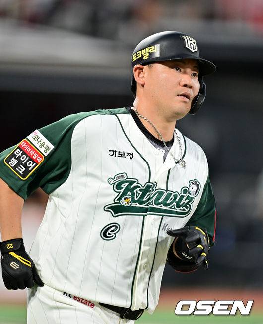 ‘황재균은 은퇴했다’ 장성우 잔류 협상 왜 지지부진한가, 결국 해 넘기나 “계약 제시→선수 기다리고 있어”