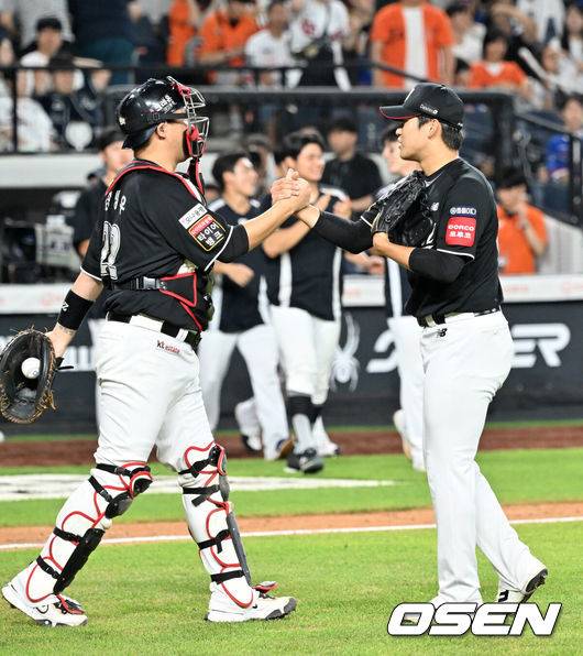 ‘황재균은 은퇴했다’ 장성우 잔류 협상 왜 지지부진한가, 결국 해 넘기나 “계약 제시→선수 기다리고 있어”