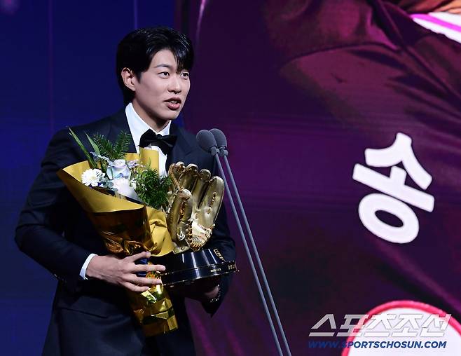 키움, 송성문 팔아서 '1년 생활비' 벌었다! 이적료 수익이 1년치 연봉 총액 규모