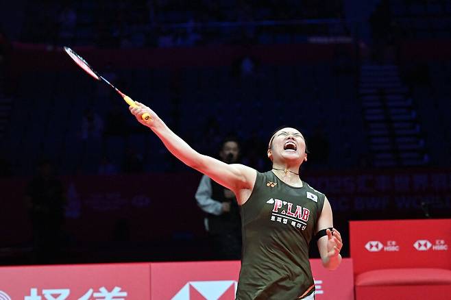 [오피셜] 일본 박살낸 '세계 1위' 안세영, 이제는 만리장성 넘고 역사 쓴다...결승서 中 왕즈이와 맞대결 '확정'