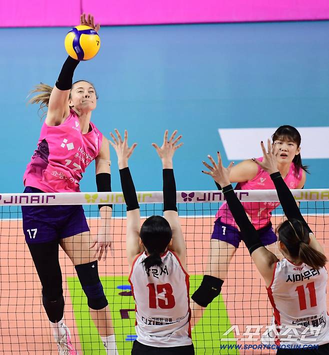 최하위 반란은 우연이었나! 페퍼저축은행, 참담한 8연패.. '6승2패 2위 → 6승10패 6위' → 이제 꼴찌와 불과 3점 차이