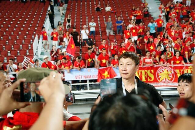 김상식 감독이 울린 '마담 팡' 태국 회장,