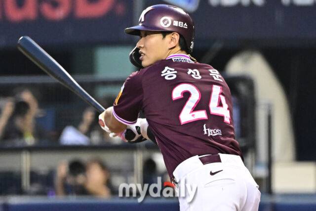 '이런 반전이' 2년 전에 상상이나 했나, 송성문 3억→120억→192억 미쳤다…진짜 SD 주전까지 가능한가