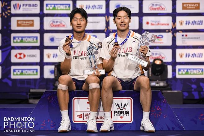 [오피셜] '세계 1위' 한국 듀오, '37년 만의' 세계신기록 '딱 1경기' 남았다…서승재-김원호, 월드투어 파이널 남복 결승행+11회 우승 도전→중국과 한판 승부