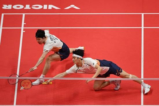 [오피셜] '세계 1위' 한국 듀오, '37년 만의' 세계신기록 '딱 1경기' 남았다…서승재-김원호, 월드투어 파이널 남복 결승행+11회 우승 도전→중국과 한판 승부