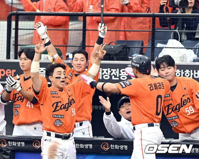 롯데 어게인도 어렵다...159억 FA 재벌인데, 최다안타왕의 3번째 겨울은 정말 춥다