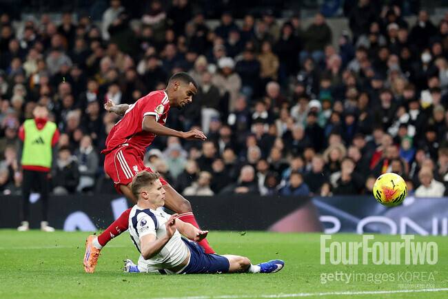 [pl.review] 손흥민 후계자가 다 망쳤다...'2명 퇴장' 토트넘, '이삭 2호골-비르츠 첫 도움' 리버풀에 1-2 패배