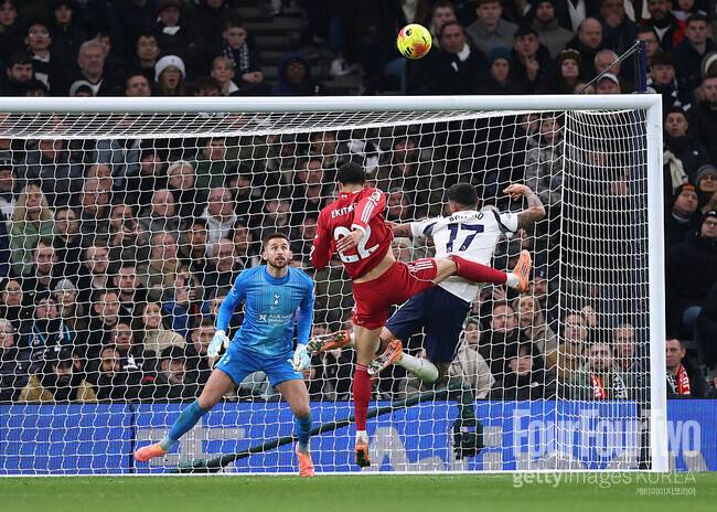 [pl.review] 손흥민 후계자가 다 망쳤다...'2명 퇴장' 토트넘, '이삭 2호골-비르츠 첫 도움' 리버풀에 1-2 패배