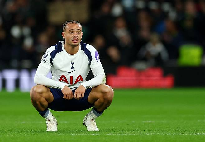 [PL 17R] '손흥민 후계자' 제대로 사고쳤다...전반 33분 다이렉트 퇴장→토트넘, '비르츠 리그 첫 도움' 리버풀에 1-2 패배