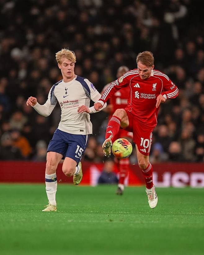 [PL 17R] '손흥민 후계자' 제대로 사고쳤다...전반 33분 다이렉트 퇴장→토트넘, '비르츠 리그 첫 도움' 리버풀에 1-2 패배