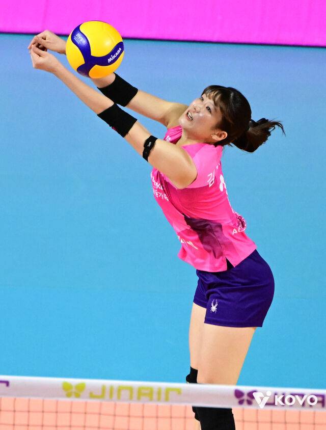 '김연경 은퇴+日 감독 부임' 흥국생명 어떻게 바뀌고 있나…7년차 이 선수 답했다