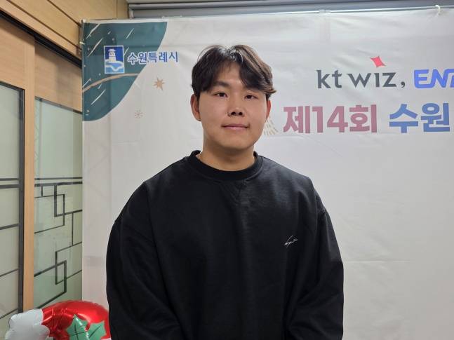 고영표 비FA 다년계약→장안문 지킴이 선언에 소형준도 생긋